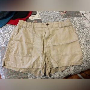 GAP Women's Tan Cargo Shorts